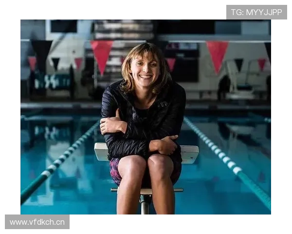 凯蒂·莱德基训练完顺手买下泳池边那栋别墅？