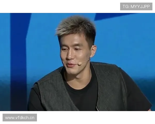 郭艾伦这周新衣品味有点意思，像是篮球场上没打球时候的“隐形土豪”