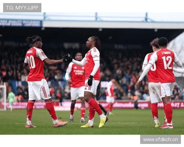 阿森纳状态波动：赛季后期表现下滑对争冠形势产生直接影响